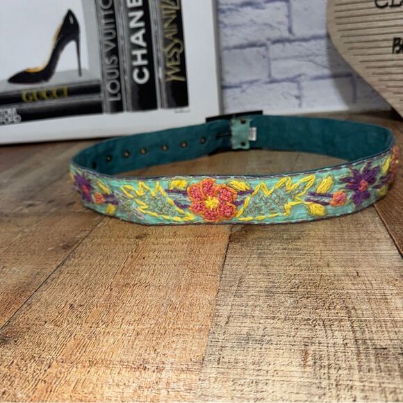 Beautiful wide embroidered belt - Picture 3 of 7
